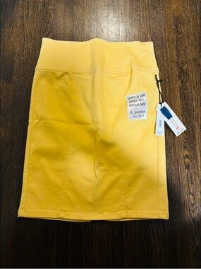 D. JEANS, NWT Yellow Pencil Skirt, Size 6